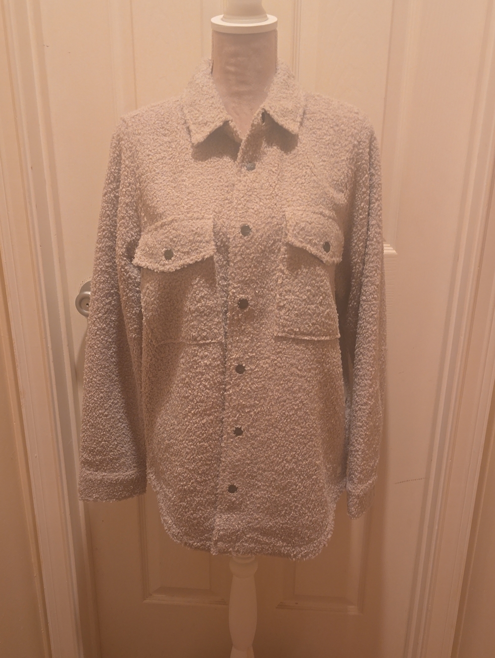 NWT Size Medium Vuori Cream Teddy Jacket with Flap Pockets